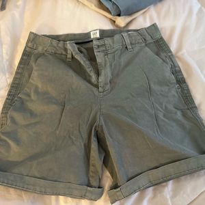 Gap size 2 girlfriend shorts